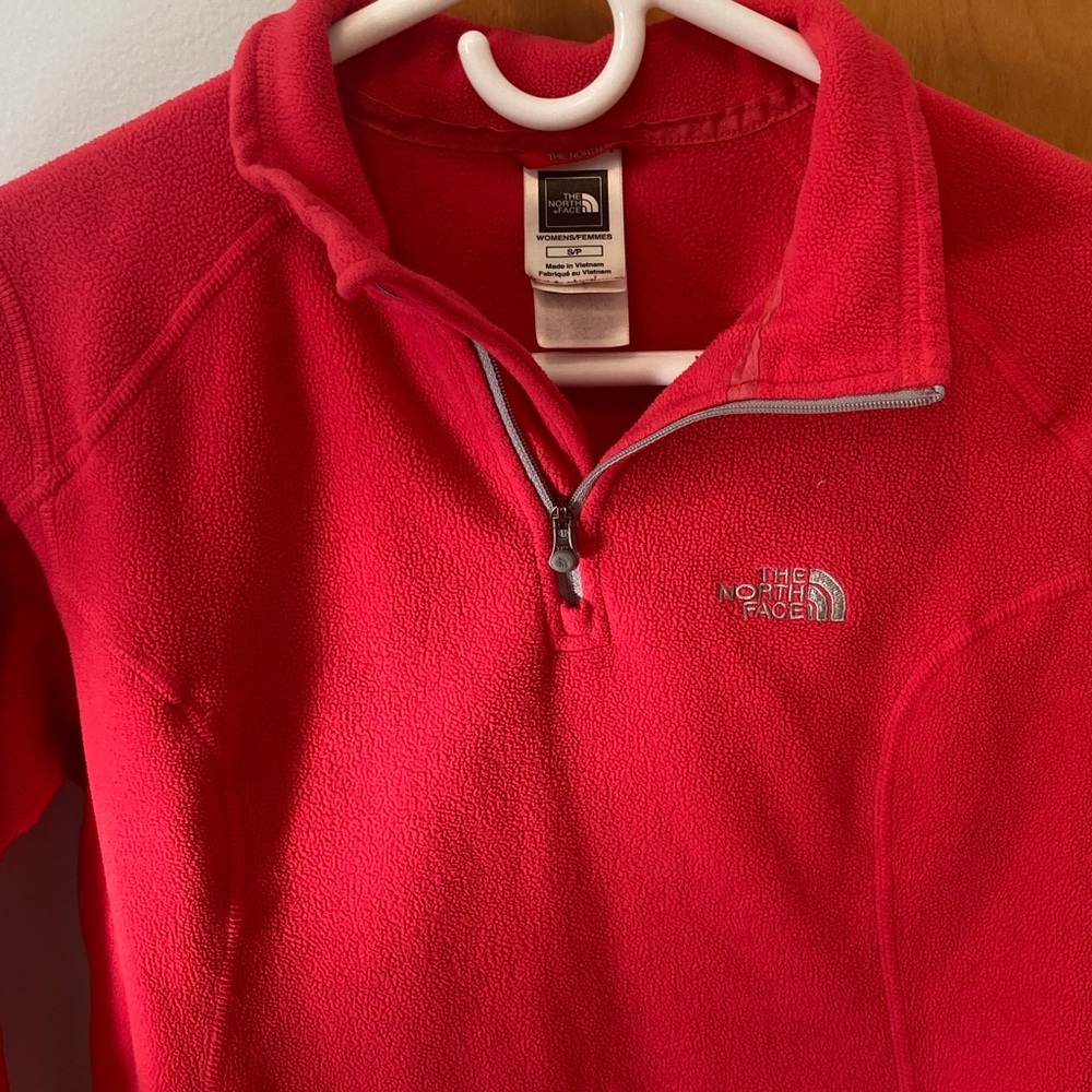 The North Face Scarlet Fleece Jacket. Women’s size small.